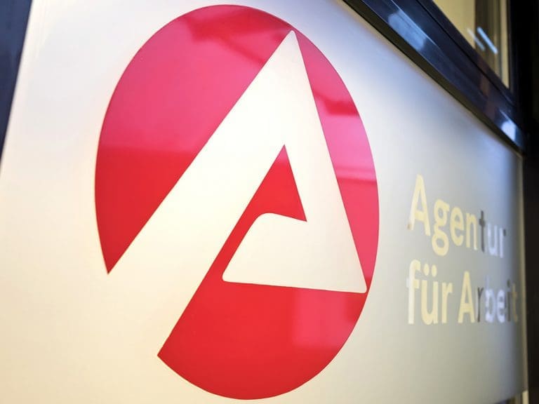 Schild der Agentur für Arbeit