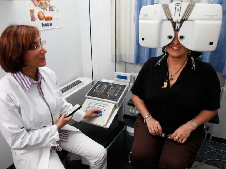 Augencheck für Autofahrer am Phoropter