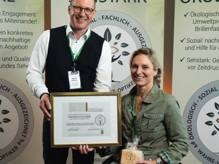 Wahre Werte-Botschafterin Kirsten Bruhn, Paralympics-Siegerin im Schwimmen, und Oliver Alexander Kellner vom Wahre Werte Magazin