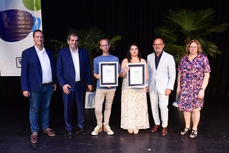 Auszeichnung der Prüfungsbesten (v.l.n.r.): Dr. Marc Muchow, Peter Kupczyk, Benjamin Flachs, Jana Pfalzgraf, Hans-Jörg Friese, Patricia Fuchs (Foto: KD Busch/SWAV)