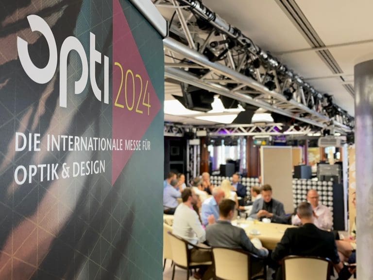 40 Branchenvertreter und -vertreterinnen tauschten sich in Frankfurt über ihre Erwartungen und Wünsche zur opti aus.