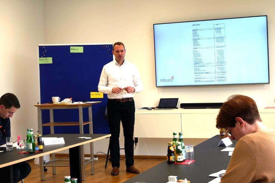 Brillen-Profi-Unternehmensberater Gerd Philipp Ruiner beim Gründungsworkshop