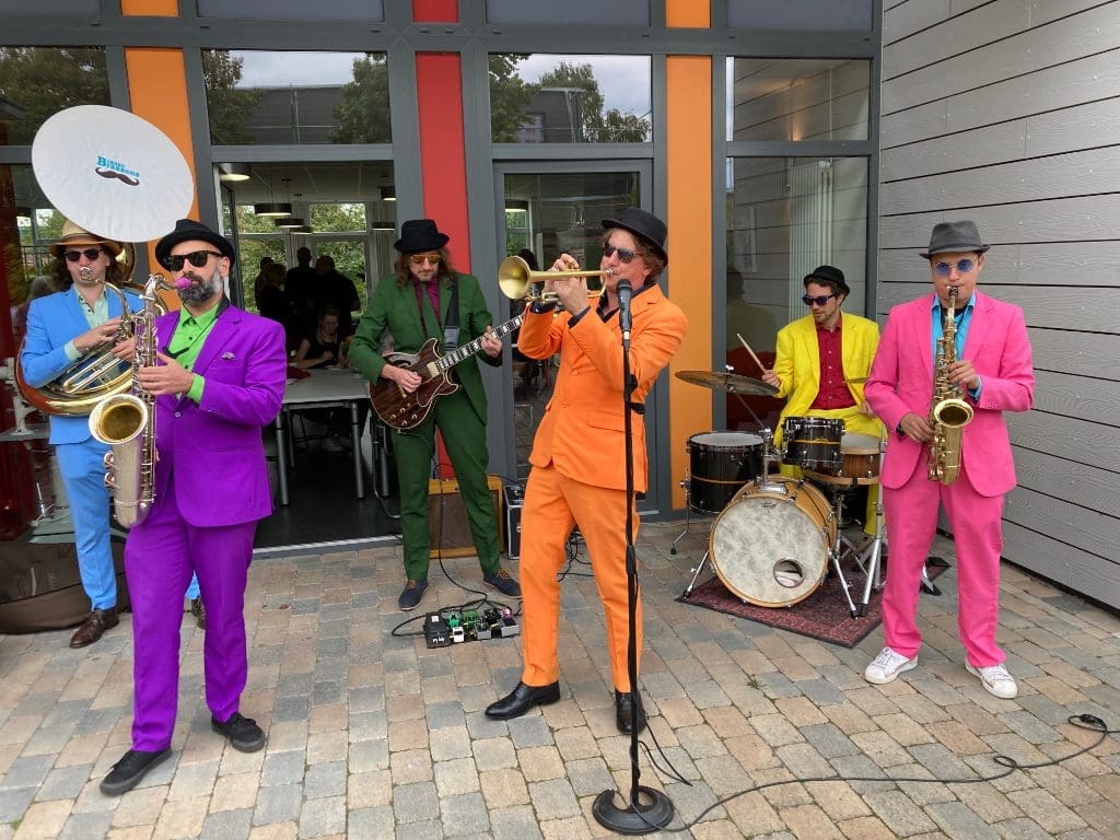 Live-Musik der Band „Brazzo Brazzone“ bei der 20-Jahre-Feier im NDOC