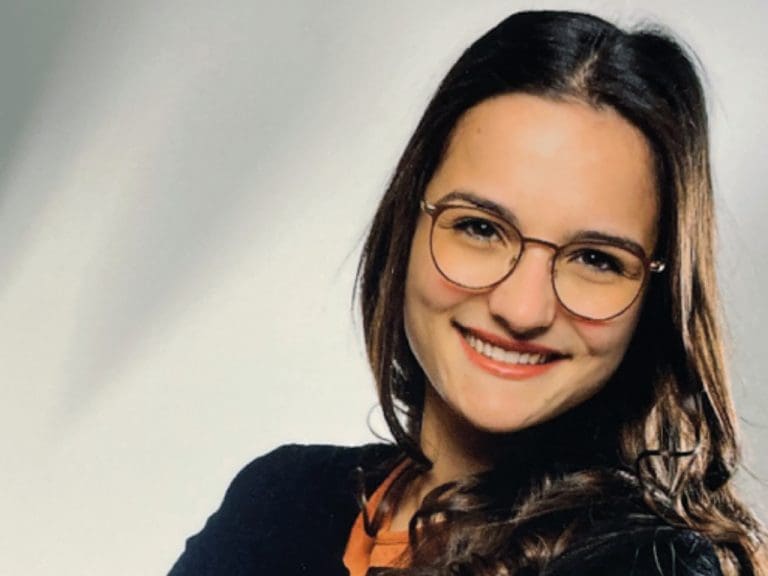 Antonia Hecker, Außendienstlerin der Bochumer Brillenglasmanufaktur Eugen Stratemeyer GmbH