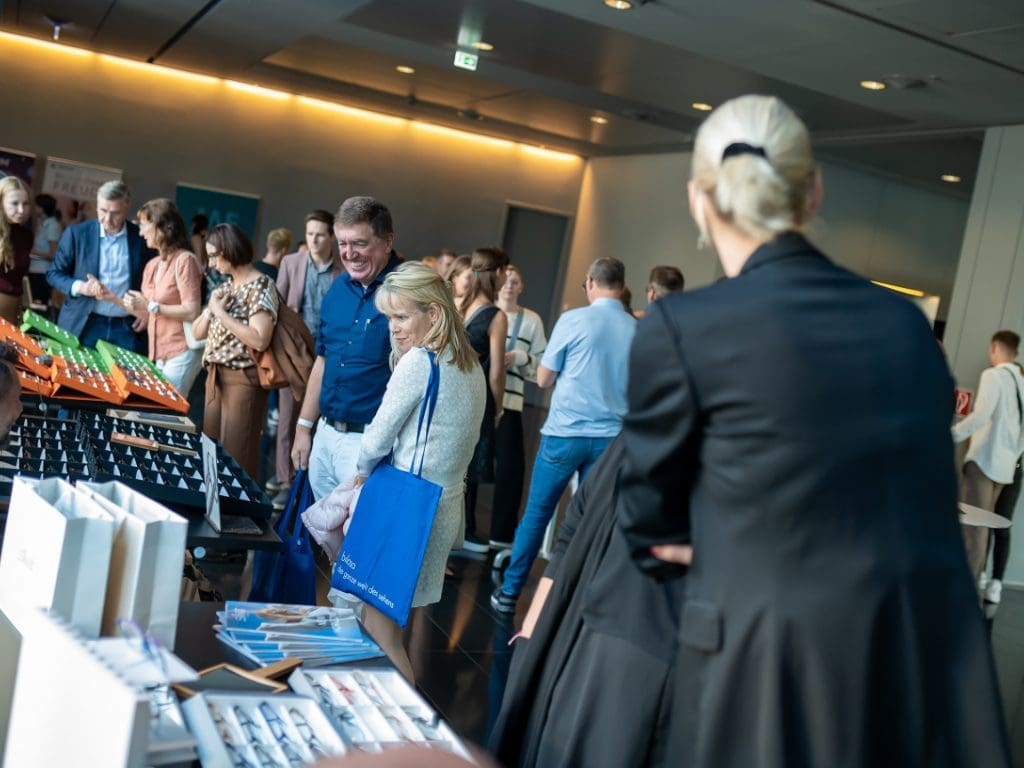 Messebesucher der OHI Update 2023