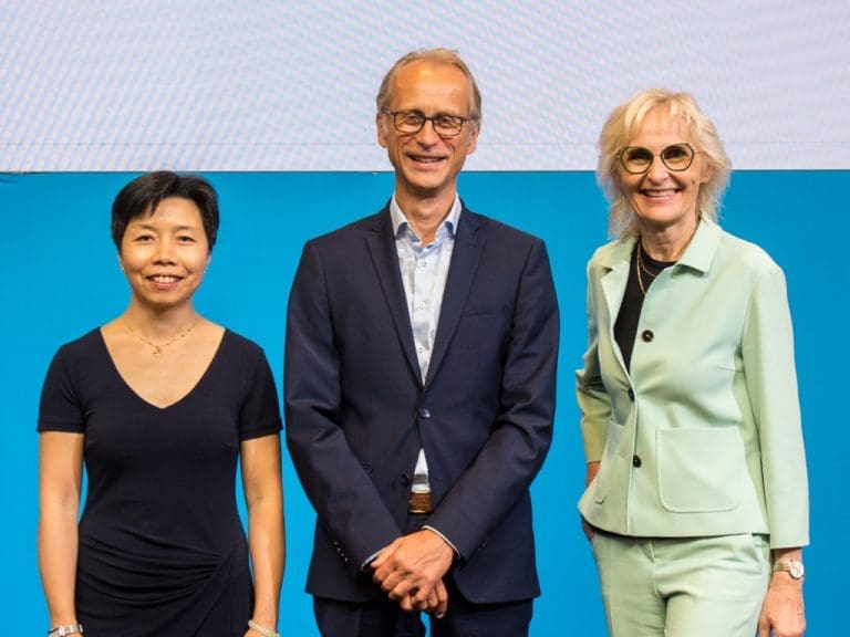 Amily Guo, Dr. Bernhard Ohnesorge und Mirjam Rösch, alle aus dem Spectaris-Vorstand