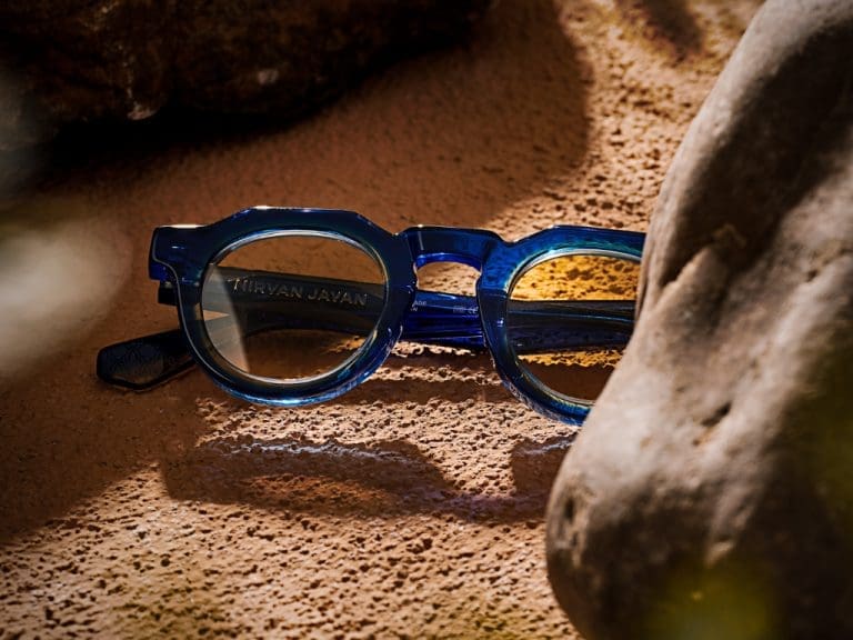 Blaue Brillenfassung Modell Majorelle von Nirvan Javan