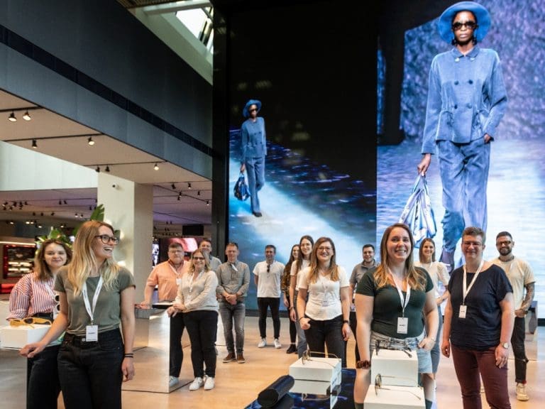 Teilnehmer des EssilorLuxottica-Loyalty-Programmes myELClub während der dreitägigen Reise nach Mailand im Mai 2023