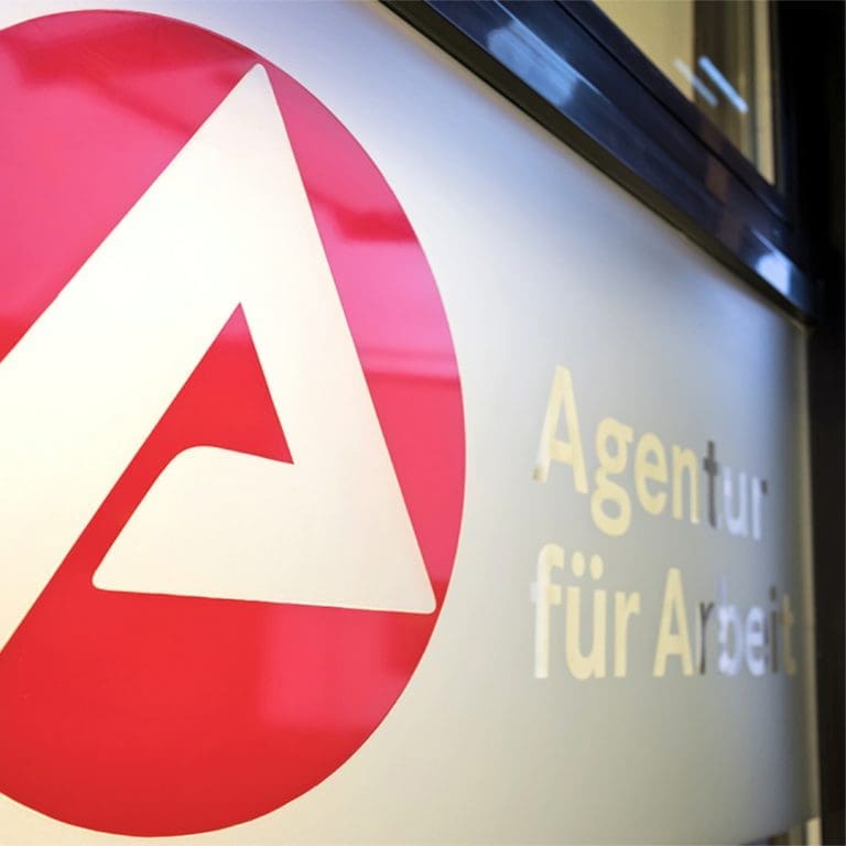 Schild der Agentur für Arbeit
