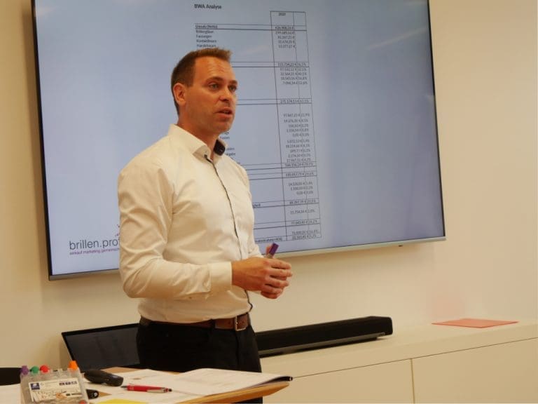 Brillen-Profi-Unternehmensberater Gerd Philipp Ruiner auf dem Gründungsworkshop „Mit Sicherheit selbständig!“