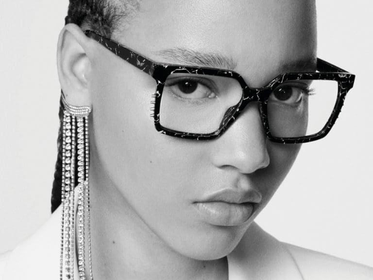 Frau trägt Brille von De Rigo/Zadig&Voltaire