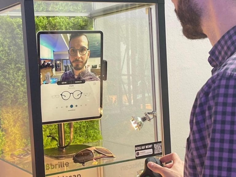 Digitales Schaufenster von Brillenhersteller Headrix im Aspria Club in Berlin