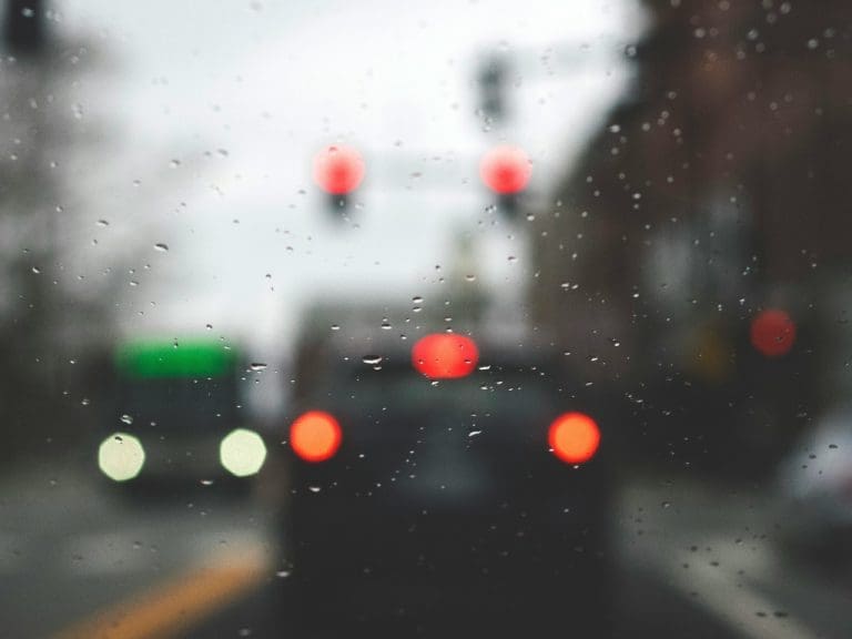 Sicht aus der Fahrerkabine eines schlecht sehenden Autofahrers