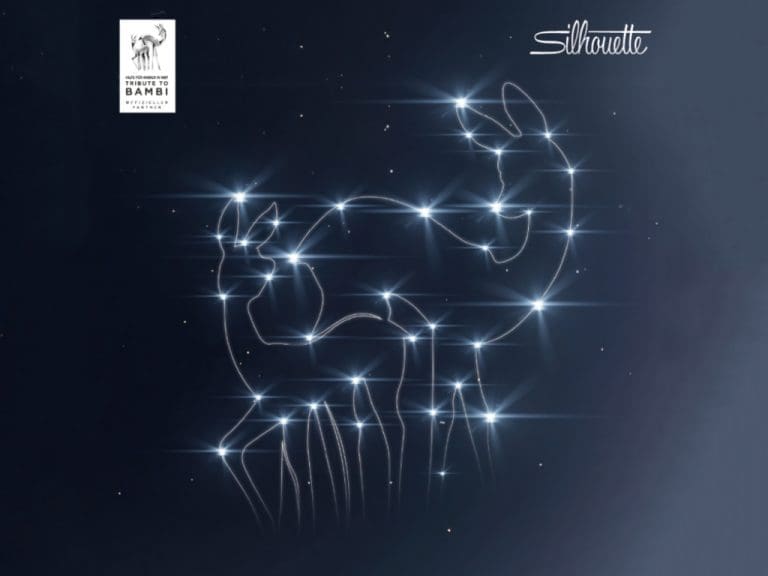 Brillentuch mit Bambi Doppelreh-Motiv, gestaltet als funkelndes Sternbild