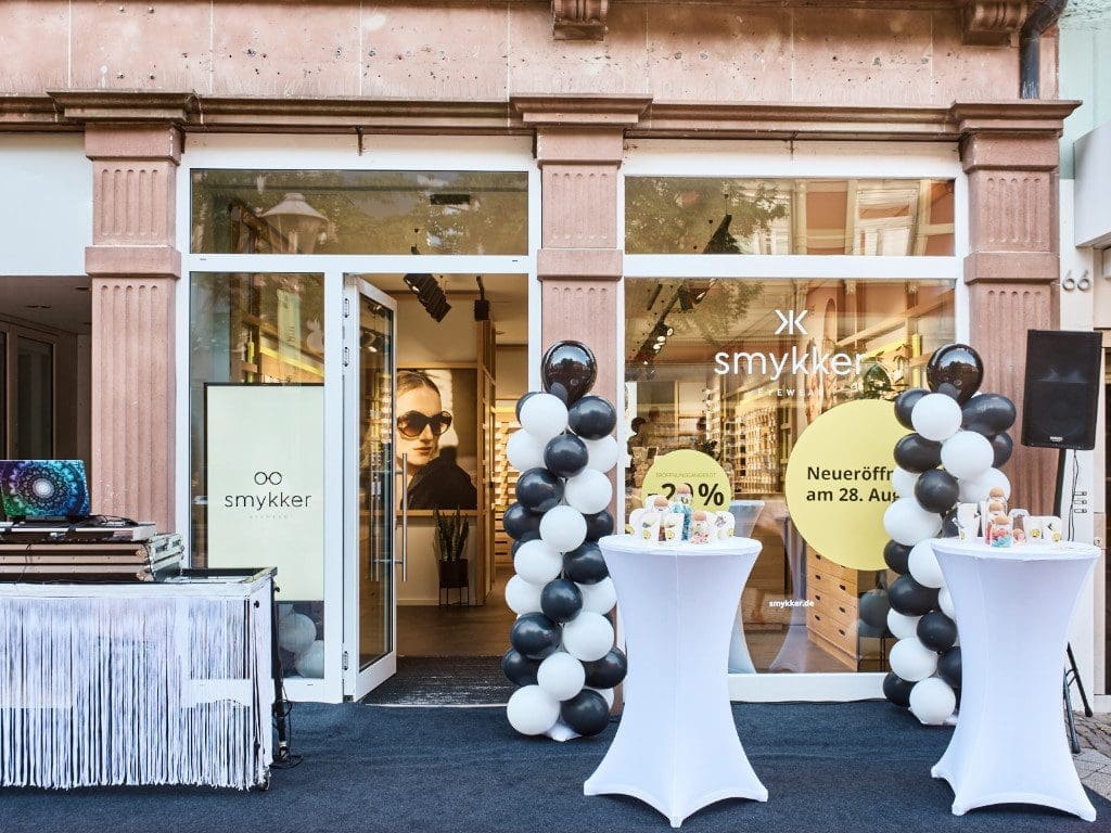 Außenansicht Smykker Eyewear-Filiale in Offenburg bei Neueröffnung am 28. August