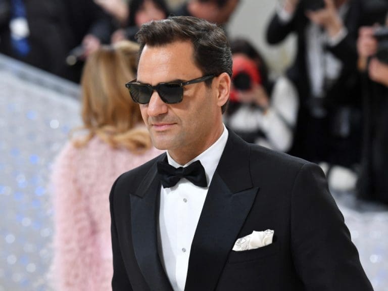 Roger Federer trägt Oliver Peoples RF-Brille