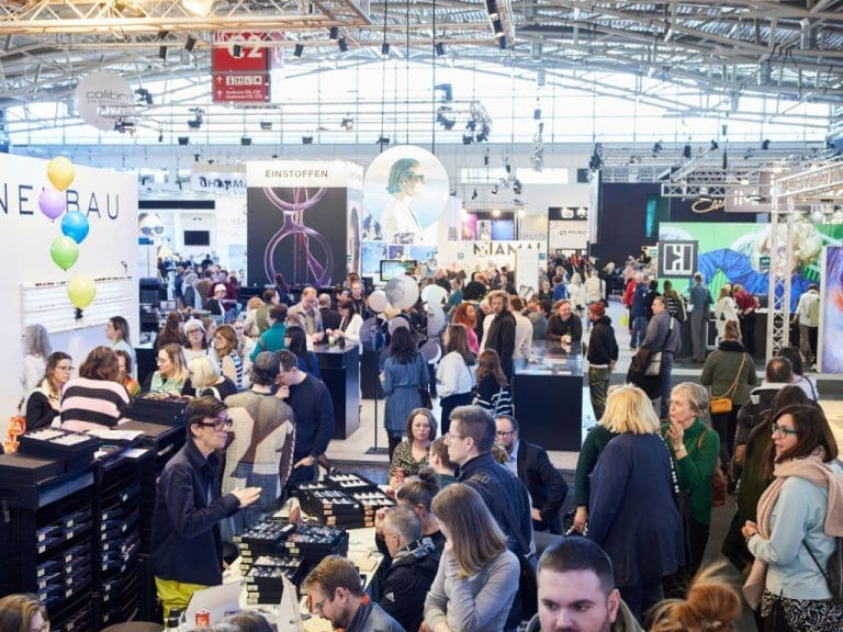 Messegetümmel auf der Opti 2024