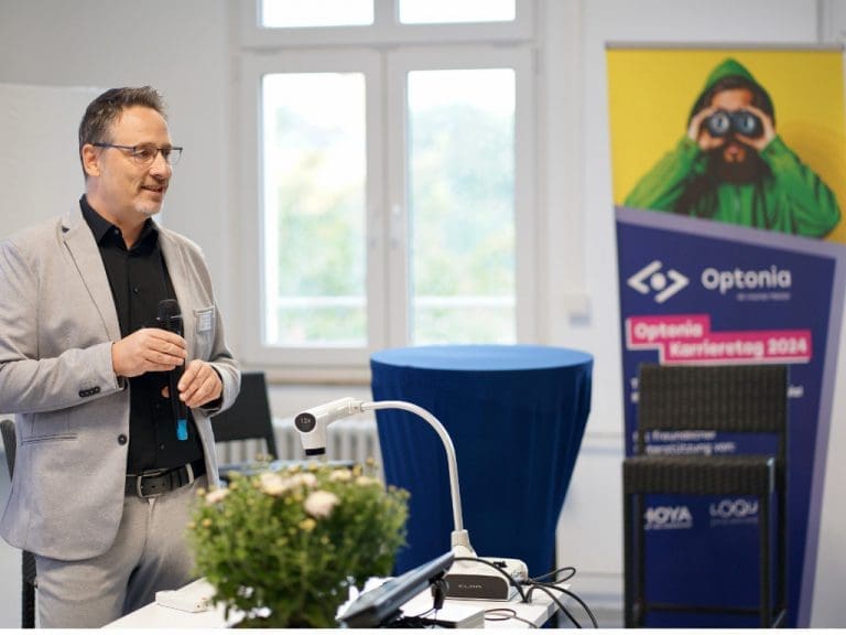 Optonia-Geschäftsführer Holger Werner auf dem Karrieretag 2024 in Diez