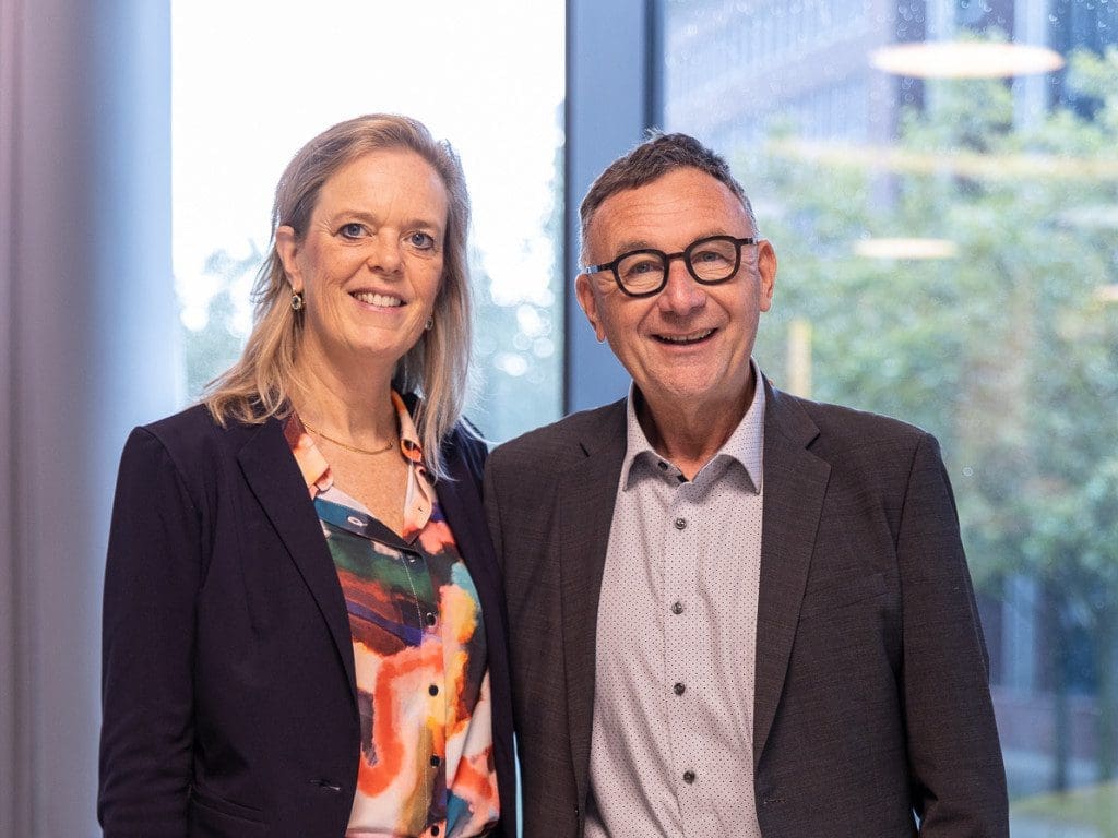 Das Bild zeigt ECOO-Präsidentin Gabriëlle Janssen und ZVA-Präsident Christian Müller, die in die Kamera lächeln.