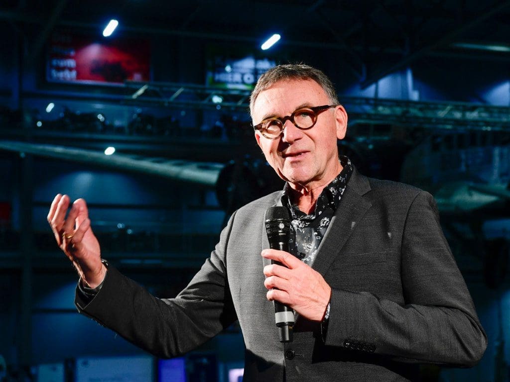 ZVA-Präsident Christian Müller bedankt sich für die Einladung zur Jubiläumsfeier „75 Jahre SWAV“