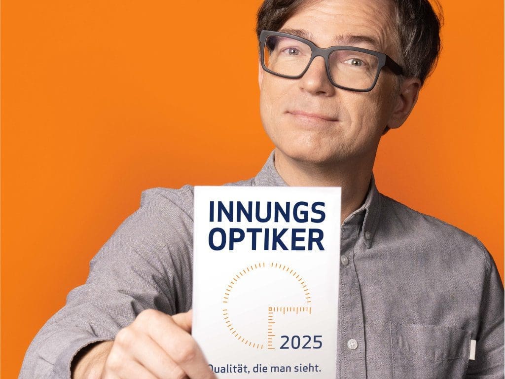 Ralph Caspers als Gesicht der Innungsoptiker-Kampagne 2025