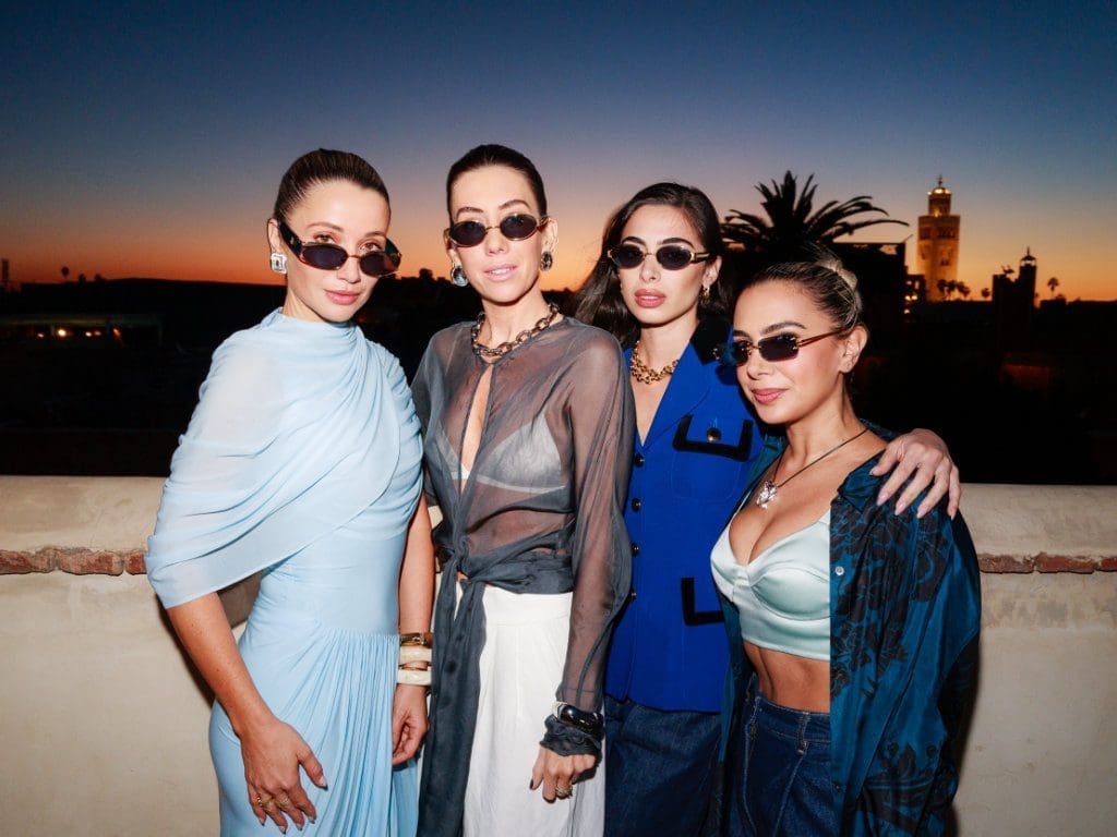 Mode-Influencerinnen als Brillenmodels für Linda Farrow, fotografiert in Marrakesch