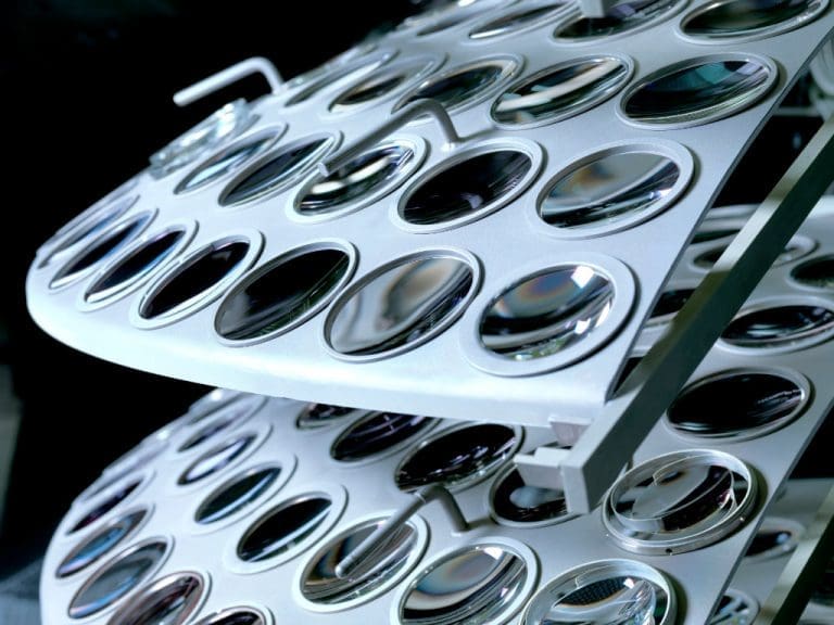 Brillenglasproduktion bei MPG Optische Werke GmbH aus Glücksburg