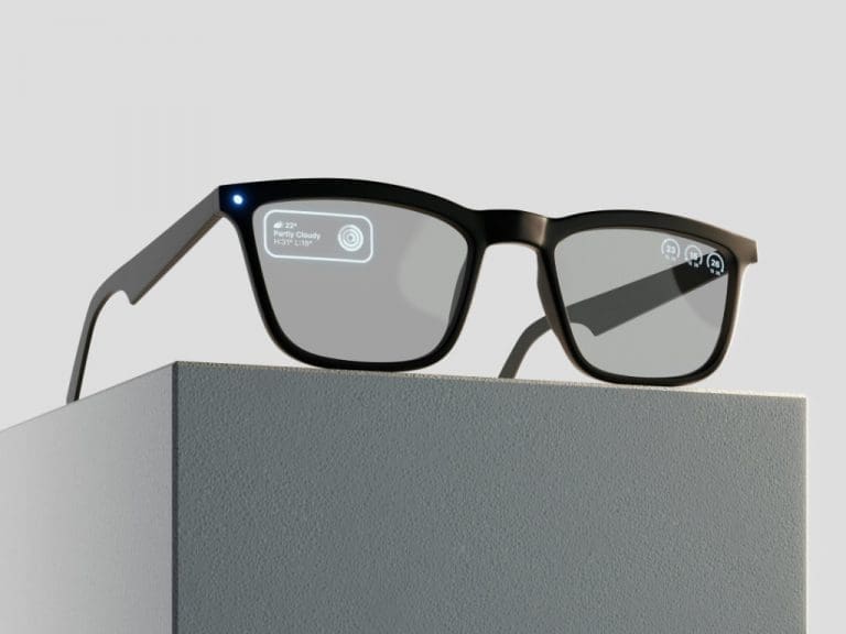 Smart Glasses mit Projektionen auf den Brillengläsern