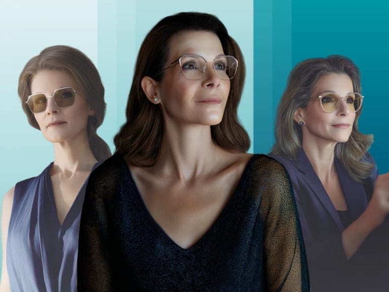 Motiv der Mehrbrillen-Kampagne 2025 von der Brillenglasmarke MPO zeigt eine Frau in drei verschiedenen Brillen, mit jeweils unterschiedlichen, teilweise getönten, Brillengläsern