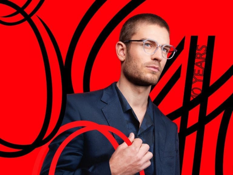 Männliches Model trägt J.F. Rey Brille