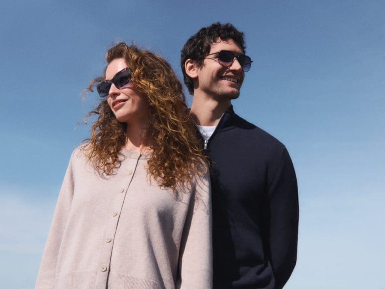 Weibliches und männliches Model tragen Tom Tailor-Brillen von Eschenbach Optik