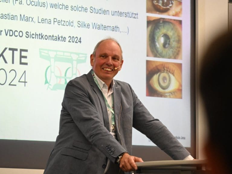 Professor Wolfgang Sickenberger (EAH Jena) bei seinem Vortrag auf der Sicht.Kontakte 2024 in Essen