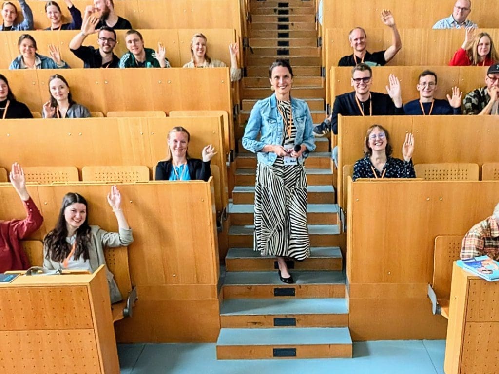 Cathleen Kabashi mit den Studierenden, die sich für den Next Generation Hub auf der Opti 2026 engagieren bei der OptoMEETry 5.0