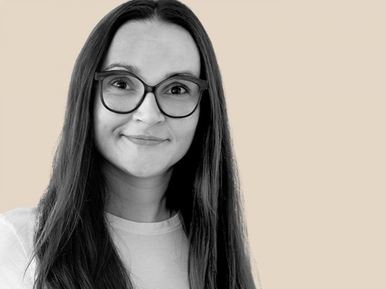 Maika Hönisch-Baldauf als Vertriebs-Außendienstmitarbeiterin beim Brillenglasanbieter Visall