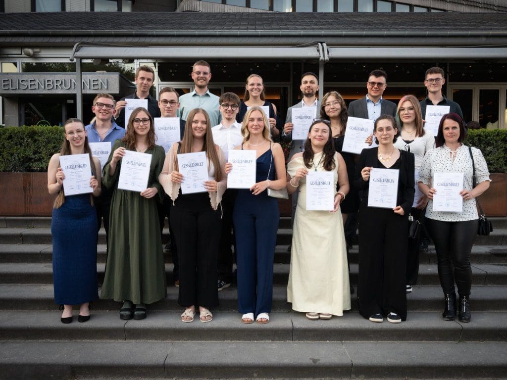 Teilnehmer der Augenoptikergesellen-Lossprechungsfeier 2025 im Bezirk Aachen