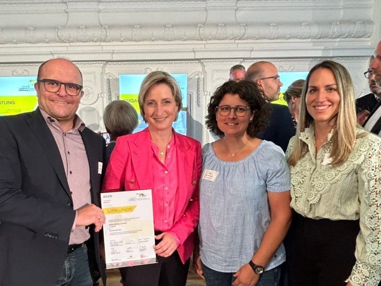 Von links: Markus Stammberger, Dr. Nicole Hoffmeister-Kraut, Sandra Stammberger, Tatjana Chirico auf dem LEA-Mittelstandspreis 2025 in Stuttgart