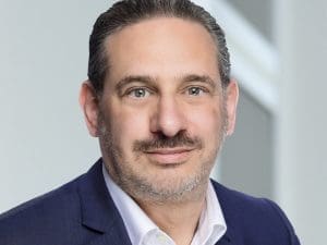 Gil Levi als neuer Vertriebsmitarbeiter bei Topcon Healthcare