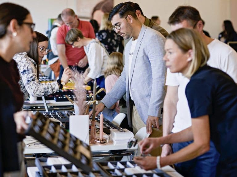 Augenoptiker lassen sich auf der Fachmesse Hall of Frames (HOF) am 14. September von den neusten Brillentrends inspirieren