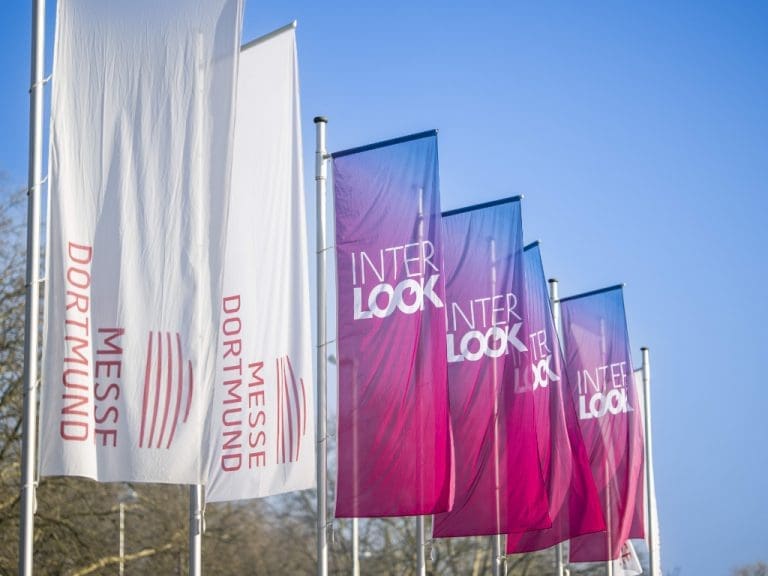 Wehende Banner der Augenoptik-Fachmesse Interlook